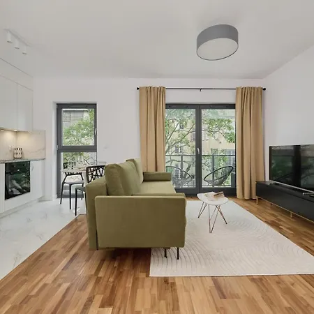 דירה Trendy With Balcony 2 Km To Market Square By Renters