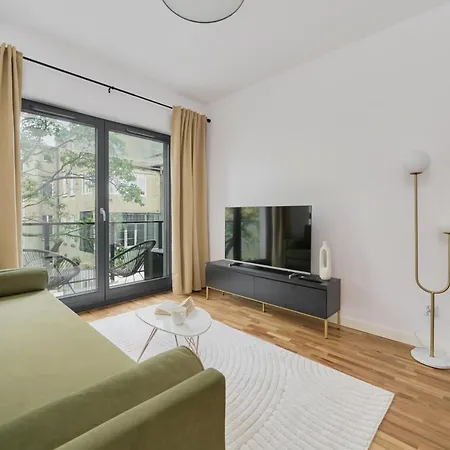 Trendy With Balcony 2 Km To Market Square By Renters شقة *