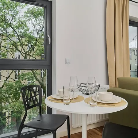 شقة Trendy With Balcony 2 Km To Market Square By Renters